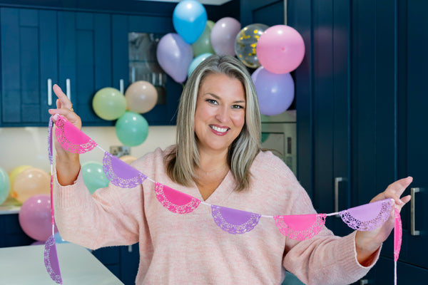 How to make doily garlands with Sara