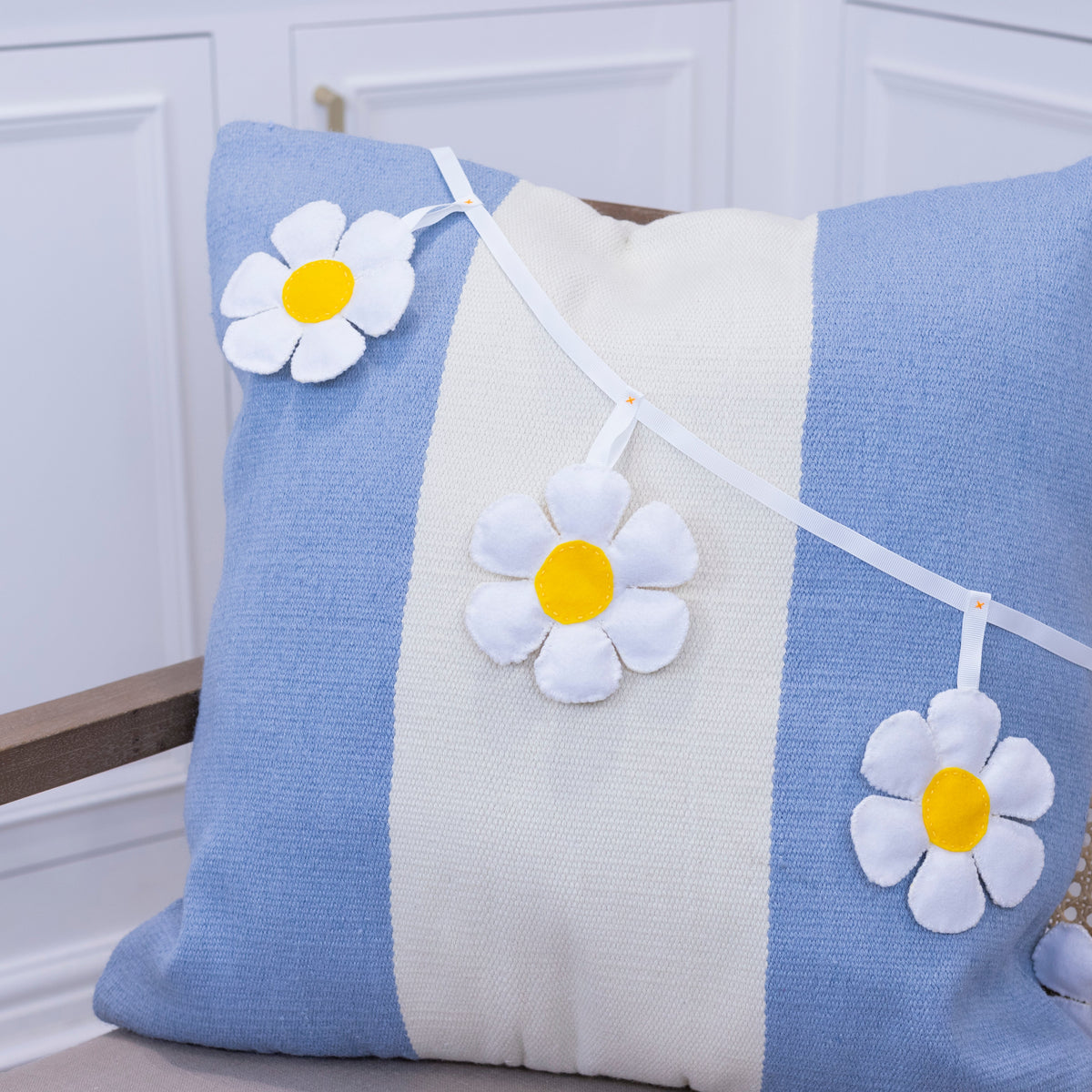 How to Make an Easy Daisy Chain Garland Spring Craft