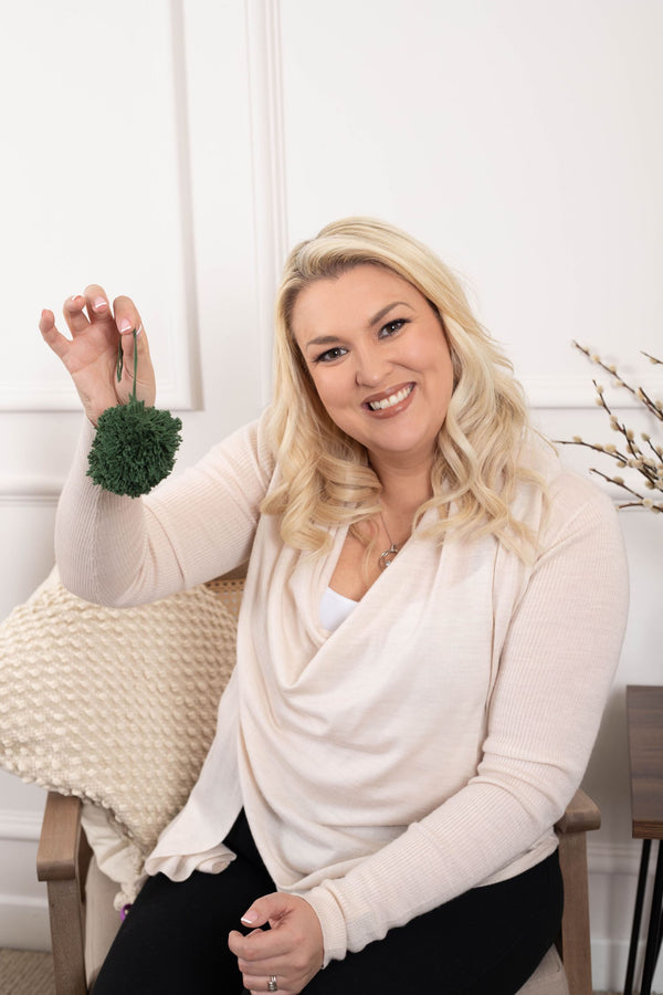 Create your own Christmas Pom Poms!