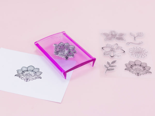 Sara Signature Antique Lace - Floral Lace Stamp Set