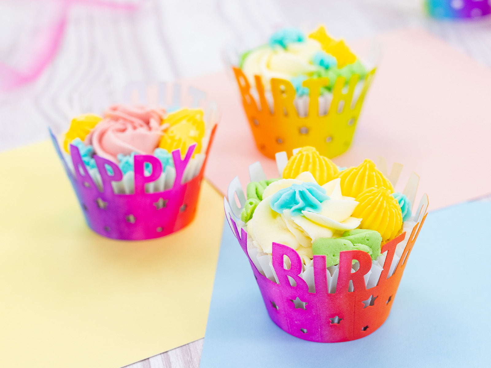 Crafter's Companion Birthday Celebrations Metal Dies - Cupcake Wrapper