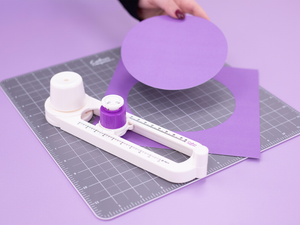 Master Creator Scoreboard and Mini Circle Cutter SHOWSTOPPER